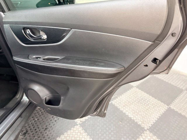 Used 2016 Nissan Rogue SL AWD/4WD image 41