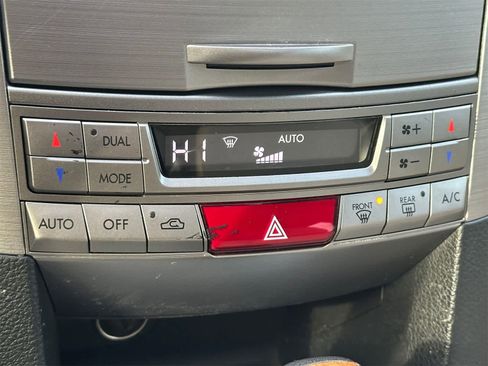 Used 2014 Subaru Outback 3.6R Limited w/ Moonroof Package image 19