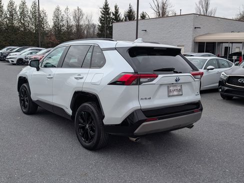 Used 2024 Toyota RAV4 SE w/ Convenience Package image 5