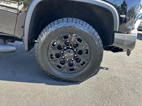 Used 2022 Chevrolet Silverado 2500 LTZ w/ LTZ Plus Package image 8