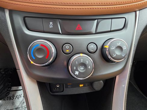 Used 2017 Chevrolet Trax LT w/ LT Convenience Package FWD image 17