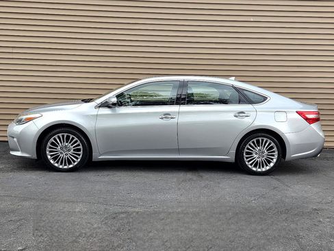 Used 2018 Toyota Avalon Limited image 3