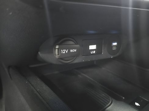 Certified 2025 Hyundai Elantra Limited FWD image 35