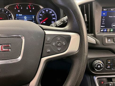 Used 2024 GMC Terrain SLE FWD image 18