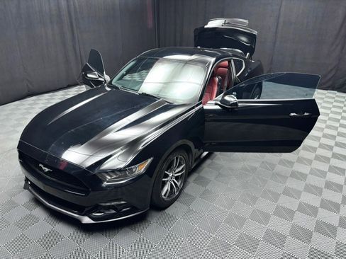 Used 2017 Ford Mustang Premium image 18