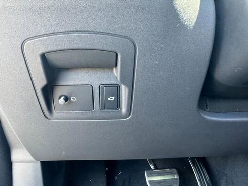 Used 2026 Land Rover Range Rover Velar Dynamic SE image 25