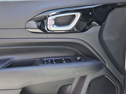 New 2026 Jeep Compass Latitude image 17