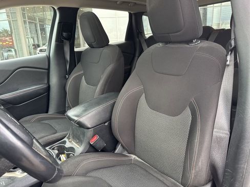 Used 2016 Jeep Cherokee 75th Anniversary image 9