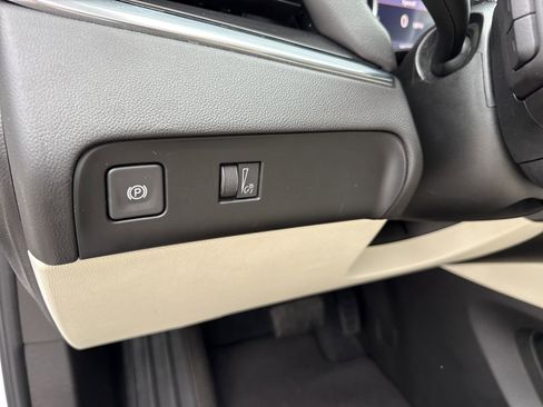 Used 2022 Buick Enclave Essence w/ Experience Buick Package FWD image 19