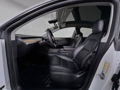 Used 2023 Tesla Model Y Long Range image 15