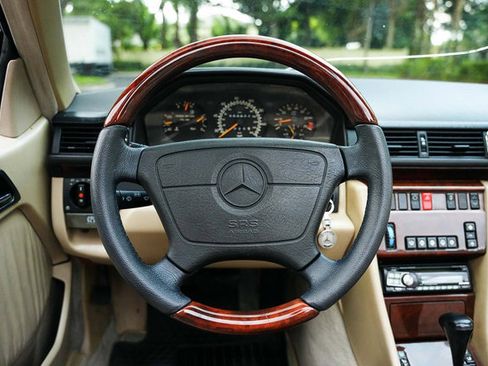 Used 1995 Mercedes-Benz E 320 Convertible image 45