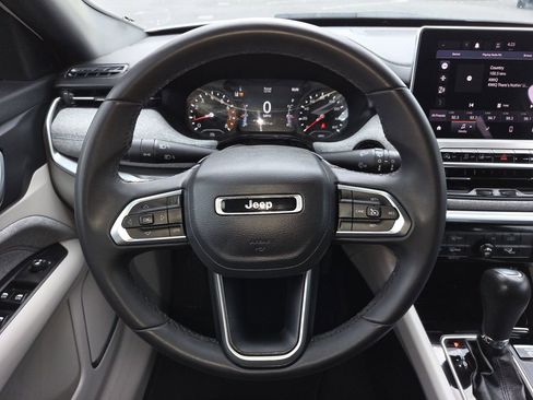 Used 2024 Jeep Compass Latitude AWD/4WD image 17