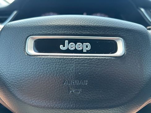 Used 2023 Jeep Grand Cherokee Limited image 20