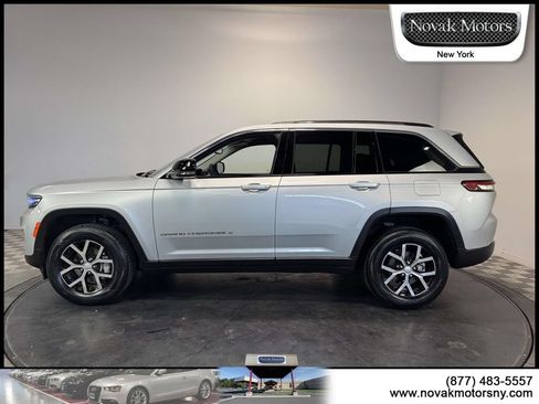 Used 2023 Jeep Grand Cherokee Limited AWD/4WD image 5