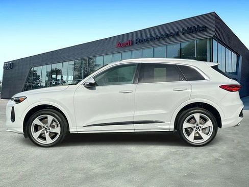 Used 2025 Audi Q5 Premium Plus w/ Premium Plus AWD/4WD image 2