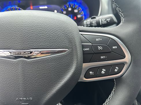 New 2026 Chrysler Pacifica Limited image 20