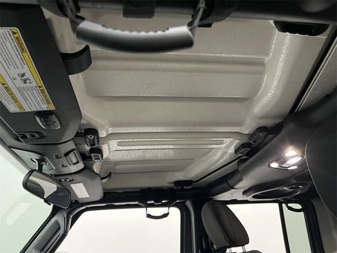 Used 2021 Jeep Gladiator Sport image 19