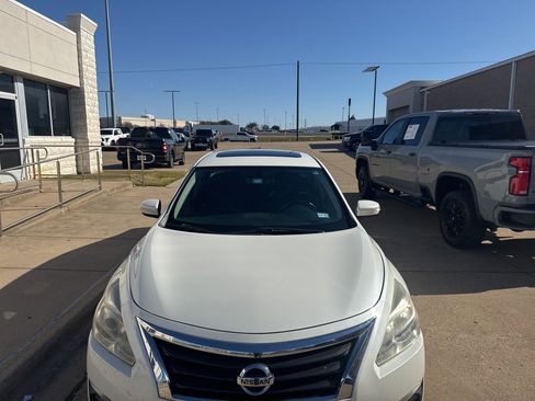 Used 2015 Nissan Altima 2.5 SV w/ Convenience Package image 2