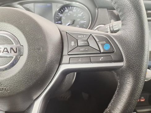 Used 2019 Nissan Rogue SL AWD/4WD image 16