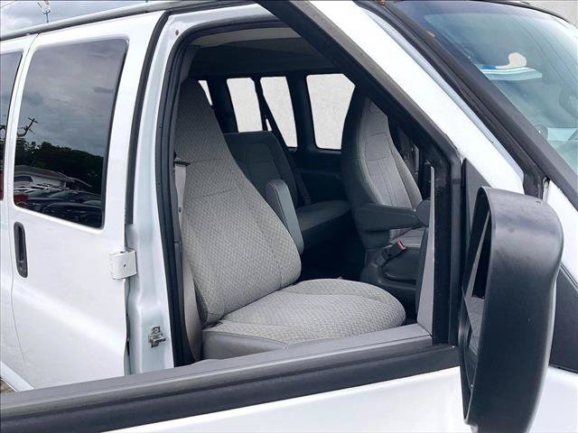Used 2018 Chevrolet Express 3500 LT w/ LT Preferred Equipment Group RWD image 9
