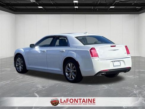 Used 2019 Chrysler 300 Touring L w/ Quick Order Package 22F image 3