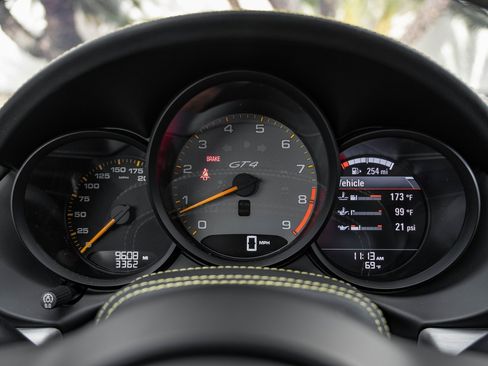 Used 2016 Porsche Cayman GT4 image 10