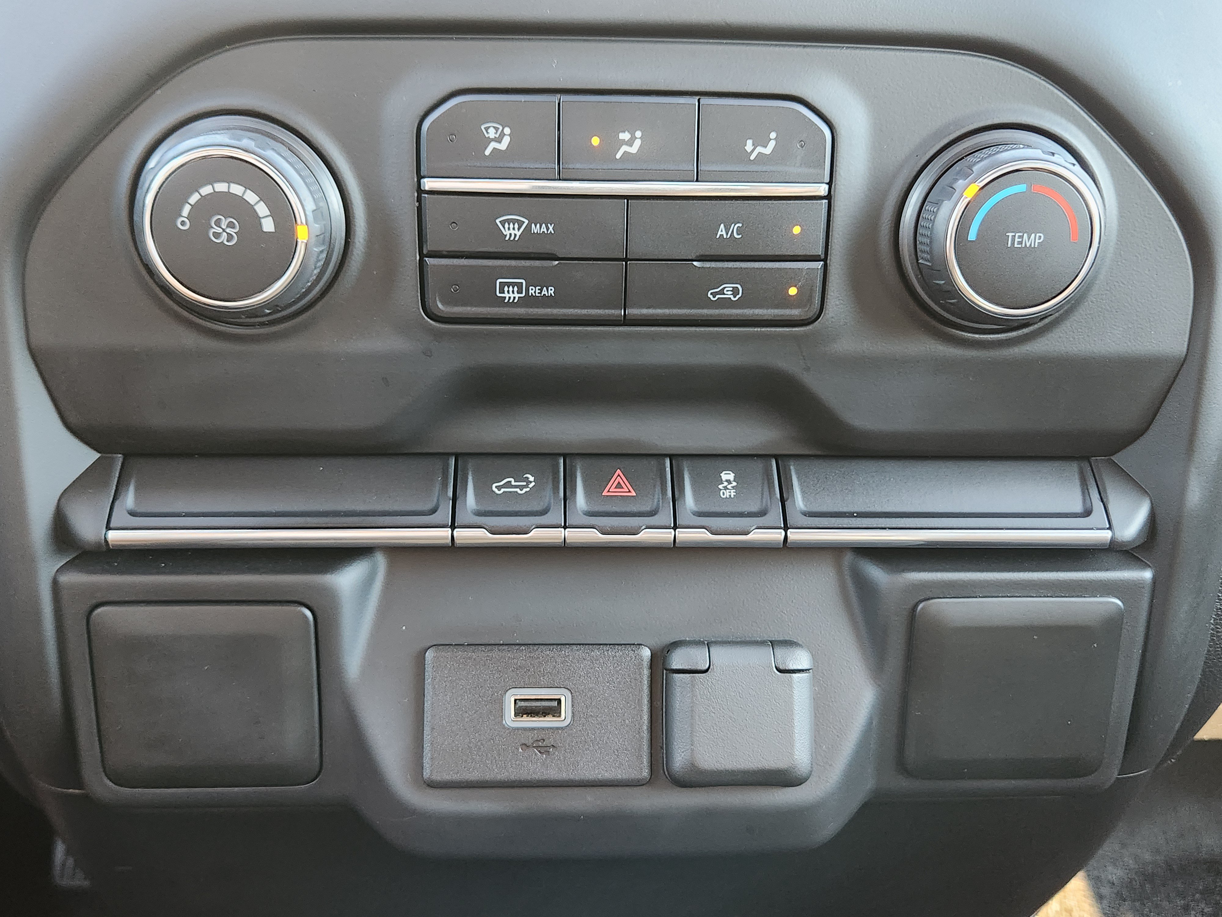 Used 2020 Chevrolet Silverado 1500 Custom w/ Custom Value Package AWD/4WD image 14