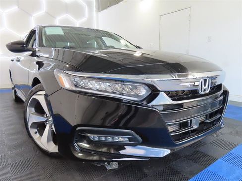 Used 2018 Honda Accord Touring image 3