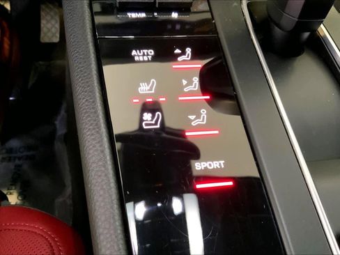 Used 2025 Porsche Macan image 37