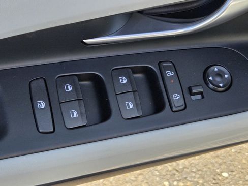 New 2025 Hyundai Elantra Limited image 17