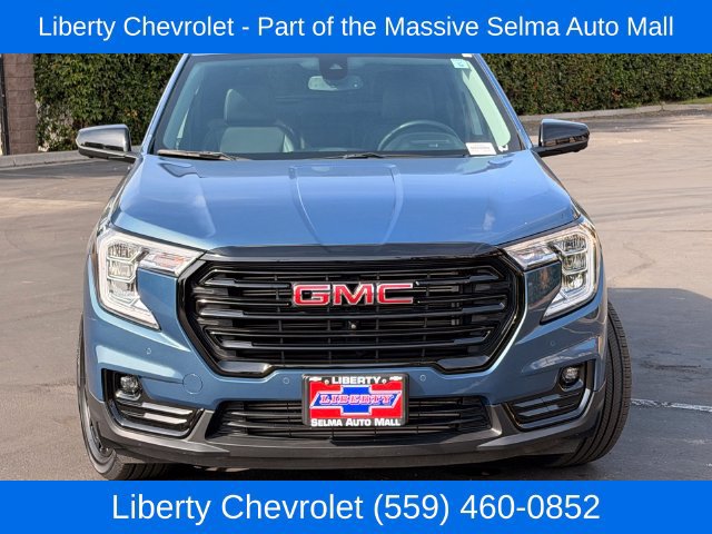 Used 2024 GMC Terrain SLT w/ Infotainment Package II AWD/4WD image 3