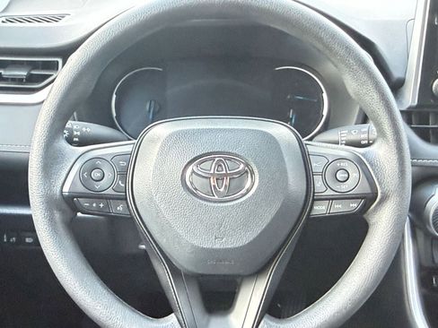 Used 2025 Toyota RAV4 LE image 27