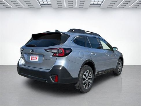 Used 2021 Subaru Outback Premium image 2