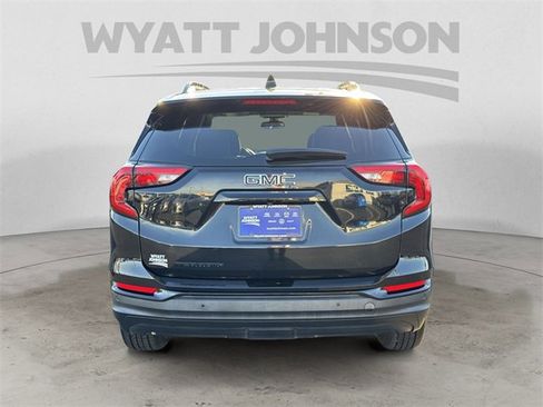 Used 2021 GMC Terrain SLE w/ Driver Convenience Package image 4