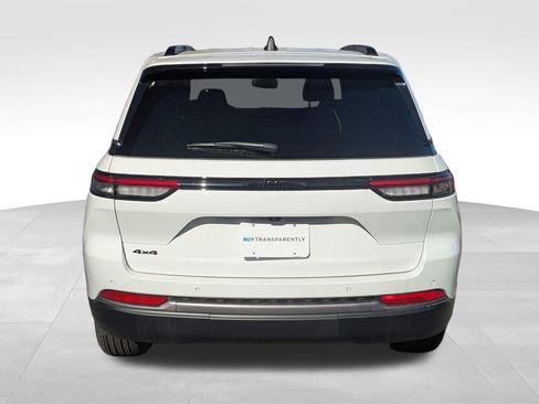 New 2026 Jeep Grand Cherokee Altitude image 4