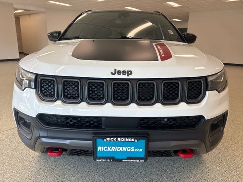 Used 2023 Jeep Compass Trailhawk w/ Trailhawk Elite Group AWD/4WD image 2