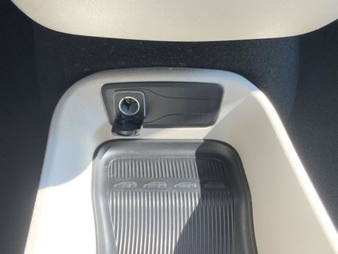 Used 2023 Chrysler Pacifica Touring-L FWD image 43