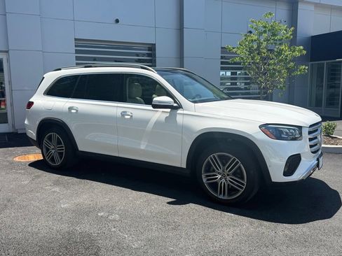 Used 2024 Mercedes-Benz GLS 450 4MATIC image 9