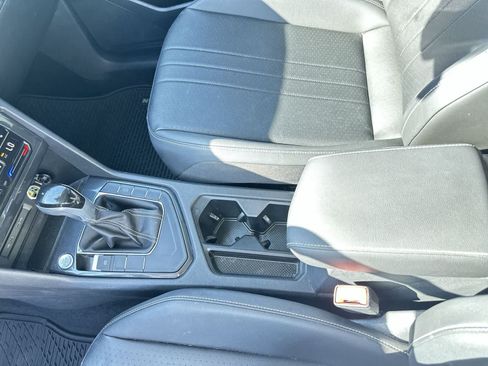 Used 2024 Volkswagen Tiguan SE FWD image 20