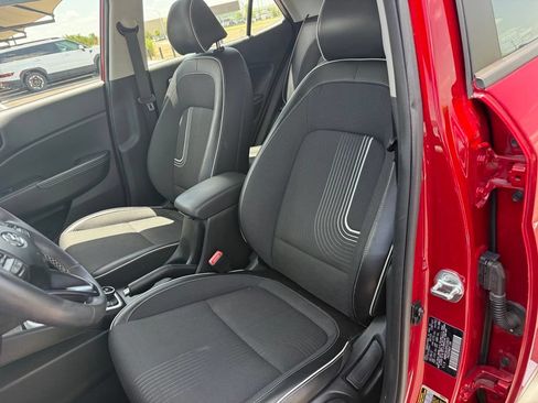 Certified 2023 Hyundai Venue Limited FWD image 13