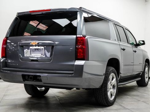 Used 2019 Chevrolet Suburban LT RWD image 16
