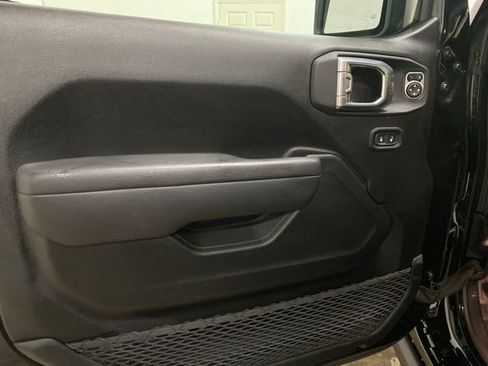 Used 2023 Jeep Wrangler Unlimited w/ Sun & Screen Package AWD/4WD image 33