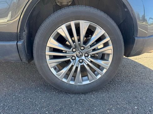 Used 2022 Toyota Venza Limited w/ Advanced Technology Package image 7