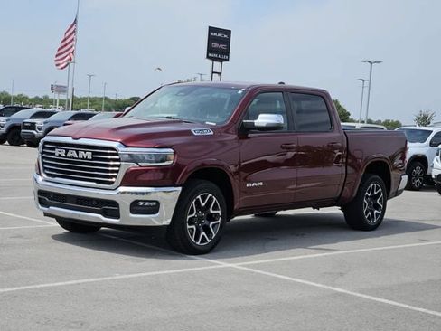 Used 2025 RAM 1500 Laramie AWD/4WD image 3