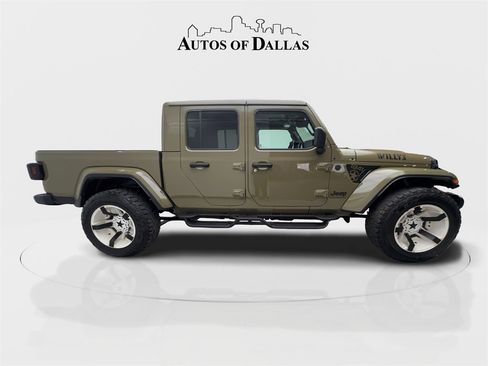 Used 2025 Jeep Gladiator Sport w/ Premium Package image 10