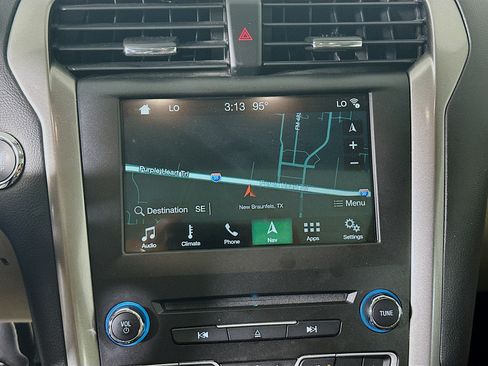 Used 2018 Ford Fusion SE w/ Fusion SE Technology Package FWD image 21