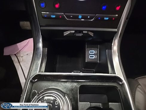 Used 2020 Ford Edge Titanium w/ Equipment Group 301A AWD/4WD image 30