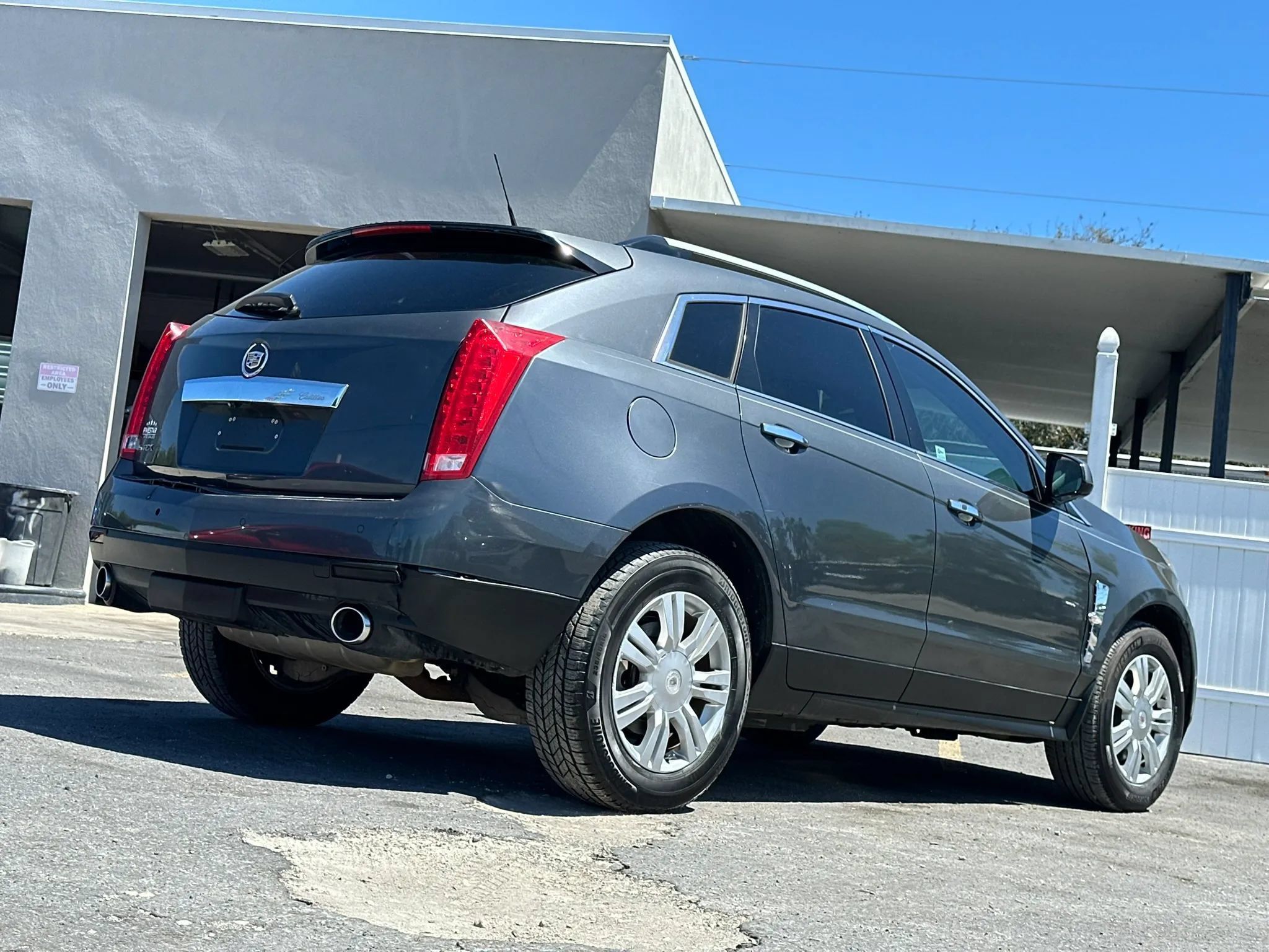 Used 2011 Cadillac SRX Luxury FWD image 3