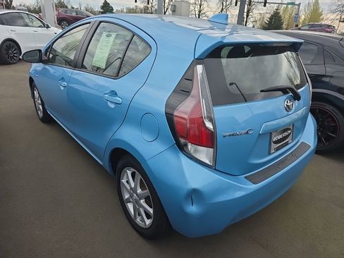 Used 2016 Toyota Prius C Three image 2