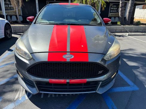 Used 2016 Ford Focus ST image 2